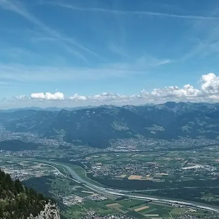 Moderne & Grosse Mit Atemberaubernder Aussicht Ueber Rheintal Апартаменты Grabs