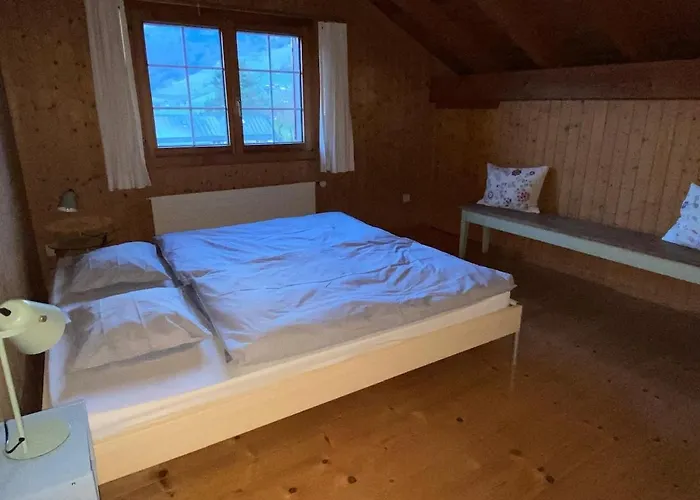 Modern Trifft Tradition Grabs